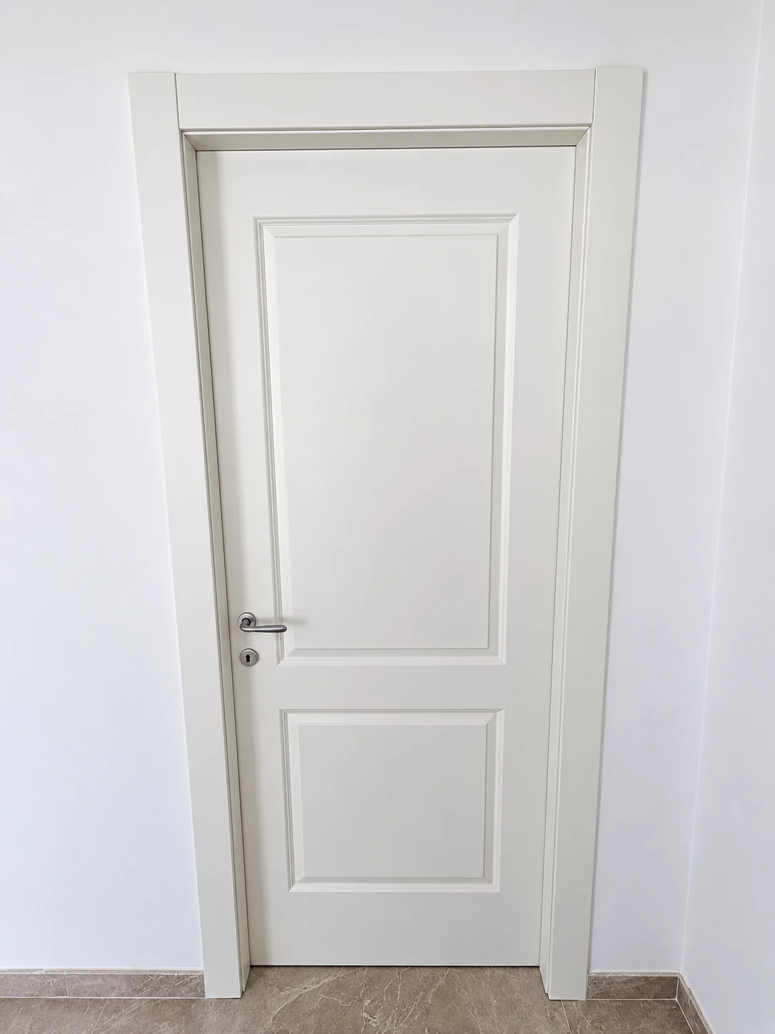Porta interna bianca a battente con due riquadri, realizzazione T-DESIGN